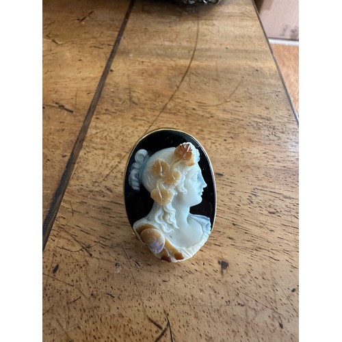 174 - Property of a Gentleman of Chelsea19th CenturyA 3 layered agate cameo ring of FloraIn a modern 18K g... 