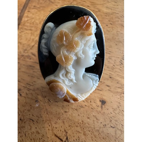 174 - Property of a Gentleman of Chelsea19th CenturyA 3 layered agate cameo ring of FloraIn a modern 18K g... 