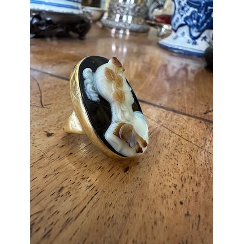 174 - Property of a Gentleman of Chelsea19th CenturyA 3 layered agate cameo ring of FloraIn a modern 18K g... 