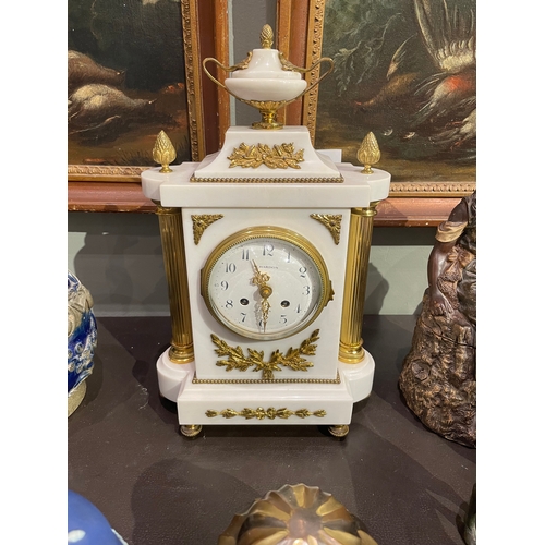 479 - To be sold without reserveProperty of a LadyFrench20th CenturyA marble columned mantle clock with or... 