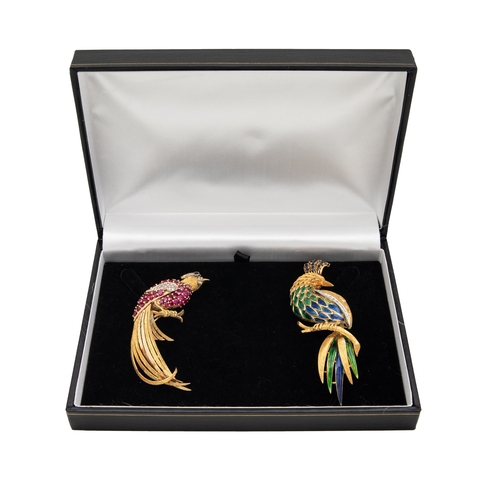 115 - Property of a NoblemanA pair of 18ct gold bird brooches[a] An Italian 18ct gold Hoopoe bird brooch. ... 