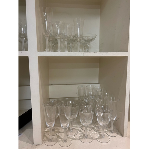 465 - To be sold without reserveProperty of a LadyLalique, a set of assorted glassesC.1980sDimensions:Vari... 