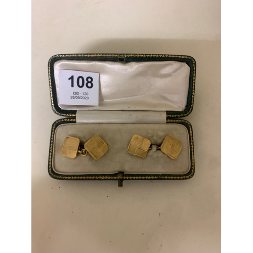 108 - To be sold without reserveProperty of a LadyCirca 1900, A pair of French 18ct gold cufflinksThe squa... 