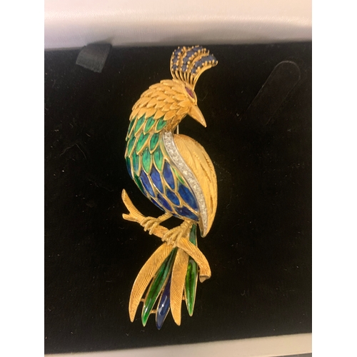 115 - Property of a NoblemanA pair of 18ct gold bird brooches[a] An Italian 18ct gold Hoopoe bird brooch. ... 