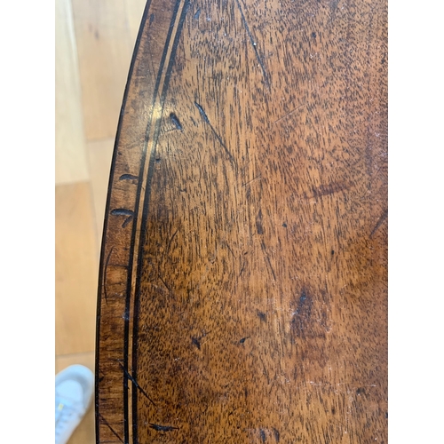 43 - To be sold without reserveProperty of a LadyEarly 19th CenturyA mahogany oval occasional table, with... 
