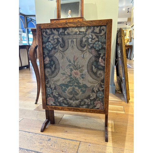33 - To be sold without reserveProperty of a LadyMid-20th CenturyA tapestry fire screen, that converts in... 