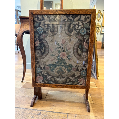 33 - To be sold without reserveProperty of a LadyMid-20th CenturyA tapestry fire screen, that converts in... 