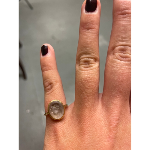 468 - To be sold without reserveProperty of a LadyAn antique intaglio and yellow gold ring, the glass inta... 