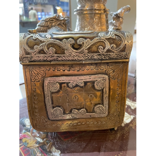 359 - To be sold without reserveProperty of a LadyTibetan20th Century (?)

A bronze and silver hinged pouc... 