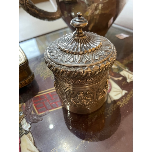 359 - To be sold without reserveProperty of a LadyTibetan20th Century (?)

A bronze and silver hinged pouc... 