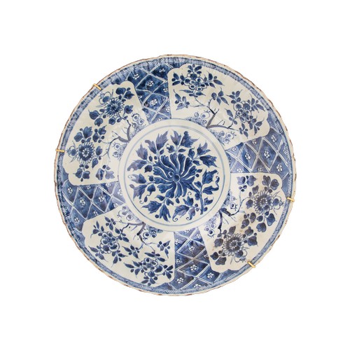 460 - 18th CenturyThree large blue and white Chinese export bowlsOne with a Kangxi collectors markDimensio... 