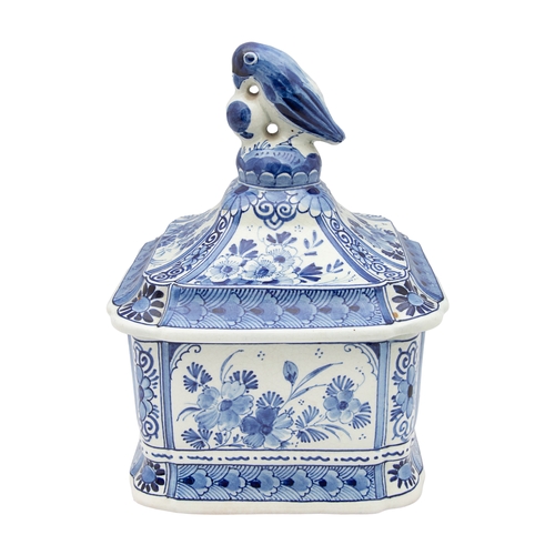 463 - Delft (?)A blue and white ceramic lidded dish with birdTo be sold without reserveProperty of an acad... 