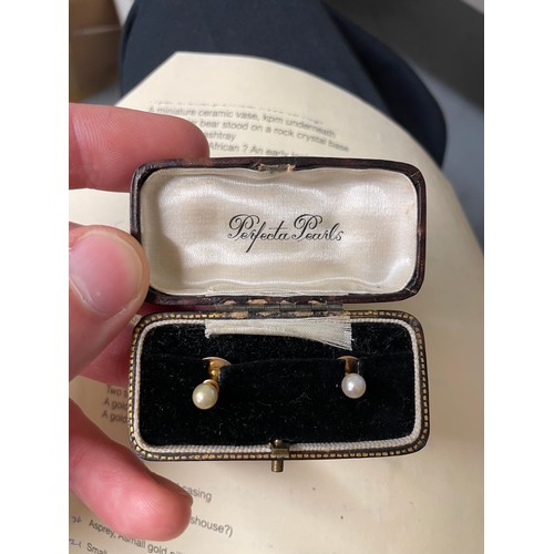 552 - To be sold without reserveEarly 20th CenturyA pair of simulated pearl and gold shirt studsIn a black... 