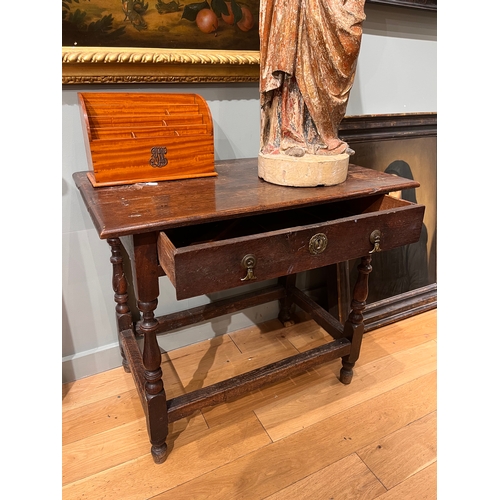 248 - Late 17th/early 18th CenturyAn oak side table with single drawer and turned wooden legs, with straig... 