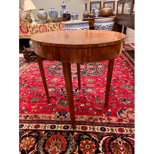 256 - Early 19th CenturyA mahogany oval occasional table, with chequered inlayTo be sold without reservePr... 