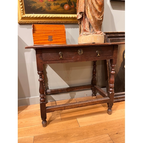 248 - Late 17th/early 18th CenturyAn oak side table with single drawer and turned wooden legs, with straig... 