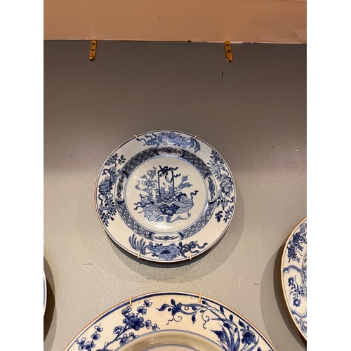 461 - Fourteen blue and white Chinese export platesSeveral with collectors' labels to the undersideDimensi... 