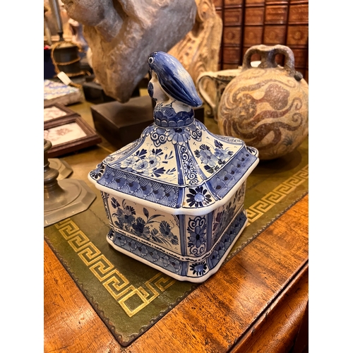 463 - Delft (?)A blue and white ceramic lidded dish with birdTo be sold without reserveProperty of an acad... 