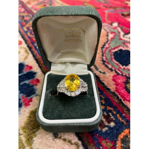 85 - A yellow sapphire and diamond cocktail dress ringThe oval shaped mixed cut yellow sapphire of good c... 