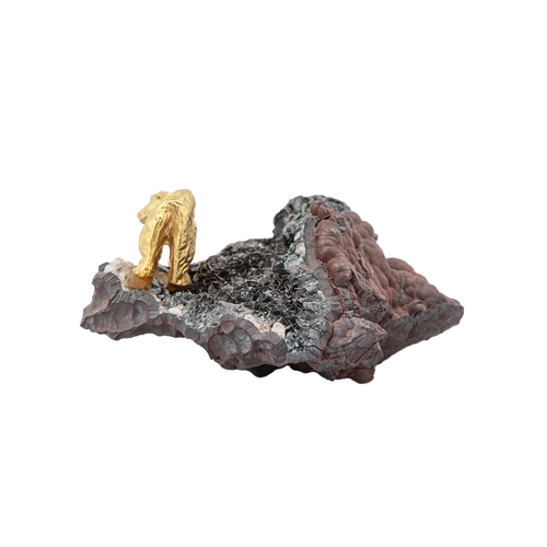 497 - 20th CenturyA mixed lot of objetsTo include:[a] A gilt metal polar bear on a Rutland stone plinth[b]... 