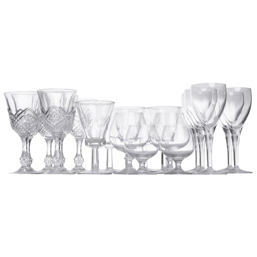 490 - 20th CenturyAn assortment of glasses and crystal glassesTo include:[a] 5 wine glasses[b] 6 cut cryst... 