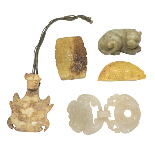 123 - Chinese19th/20th CenturyA group of jade and jadeite itemsComprising of five pieces, including a whit... 