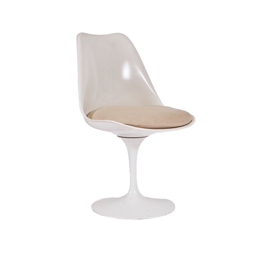 197 - 20th CenturyFlorence Knoll (1917 - 2019)Round table with marble top and four chairsDimensions:(Chair... 