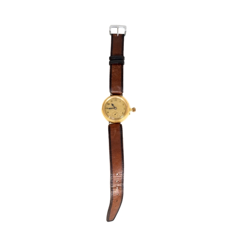 5 - European circa 1910An 18 carat yellow Gold gentleman wrist. Watch with subsidiary secondsDimensions:... 