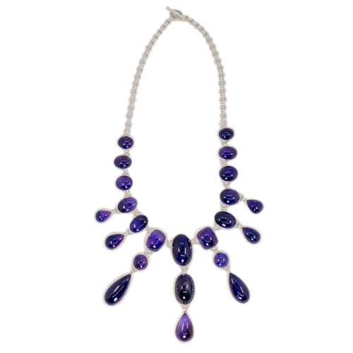 92 - EuropeanContemporaryAn elegant cabochon amethyst fringe bib necklaceDimensions: 49 cm. (L)Total weig... 