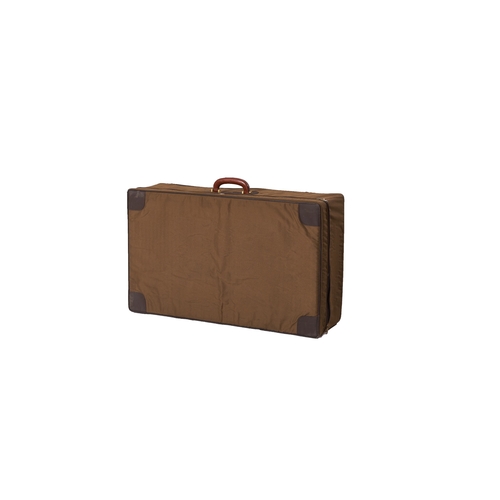 479 - SuitcaseHenry of LondonDimensions:31.5 in. (L) x 19.75 in. (W) x 10 in. (H)... 