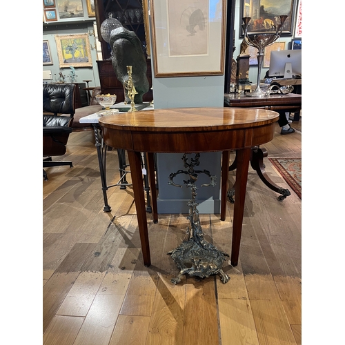 233 - Early 19th CenturyA mahogany oval occasional table, with chequered inlayTo be sold without reservePr... 