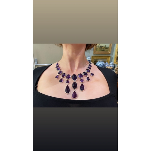 92 - EuropeanContemporaryAn elegant cabochon amethyst fringe bib necklaceDimensions: 49 cm. (L)Total weig... 