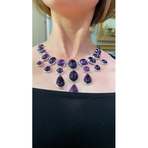 92 - EuropeanContemporaryAn elegant cabochon amethyst fringe bib necklaceDimensions: 49 cm. (L)Total weig... 