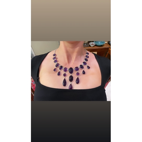 92 - EuropeanContemporaryAn elegant cabochon amethyst fringe bib necklaceDimensions: 49 cm. (L)Total weig... 