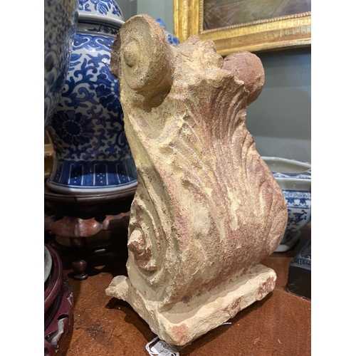 131 - AntiqueA terracotta acanthus leaf-shaped pedimentDimensions:10.5 in. (H) x 6 in. (W) x 4 in. (D)... 