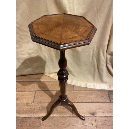 167 - 18th CenturyCandle standAn octagonal segmental top with moulded surround. On three cabriole legs.Mah... 