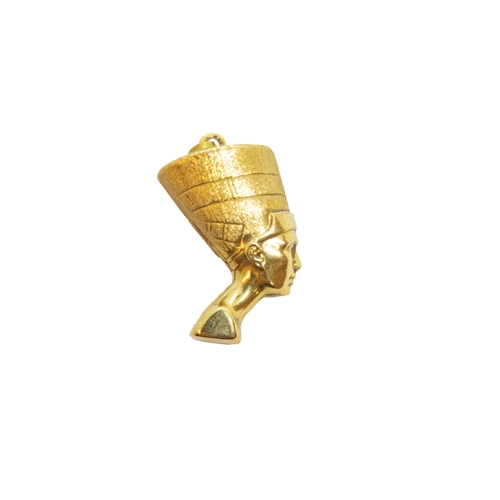 157 - ContinentalCirca 1970An 18 carat gold Nefertiti pendantWeight: Approx. 8.2 grams... 