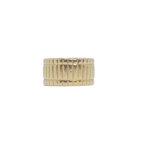 157A - British1962A 22 carat gold ribbed wide band ringWeight: Approx. 9 gramsRing size: K... 