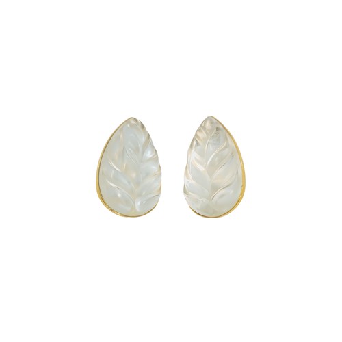 172 - LaliqueFranceCirca 1990A pair of Heliconia clear crystal and gilt metal clip earringsWeight: Approx.... 