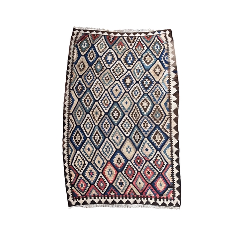 384 - 20th centuryTurkisha Kilim rugDimensions:102 in. (L) x 52 in. (W)... 