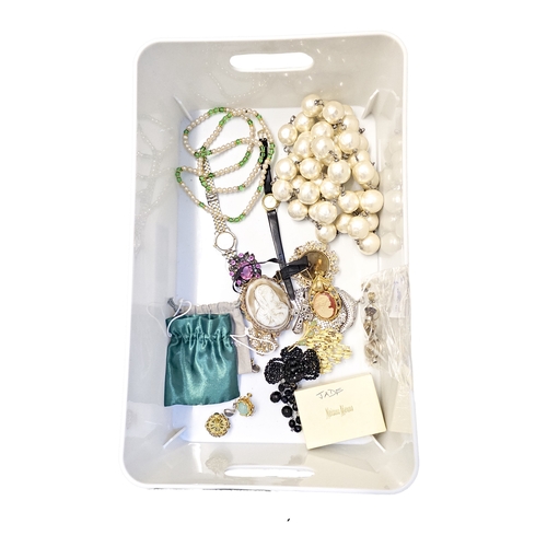 678 - 20th CenturyA mixed lot of costume jewelleryTo include some yellow gold jewellery, plated nephrite b... 