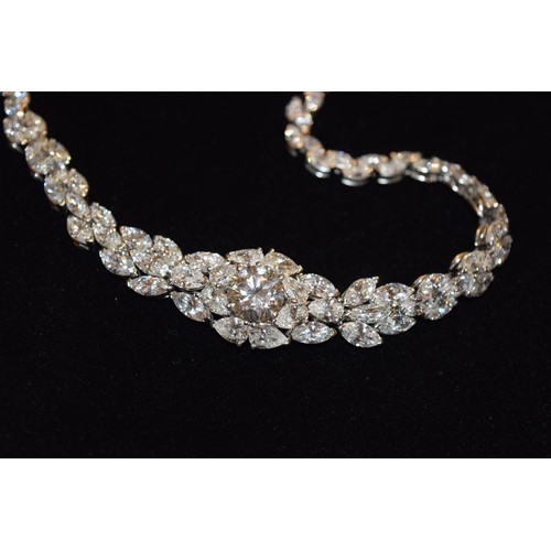 123 - Circa 1990A fine and impressive diamond and platinum necklaceThe central brilliant cut diamond weigh... 