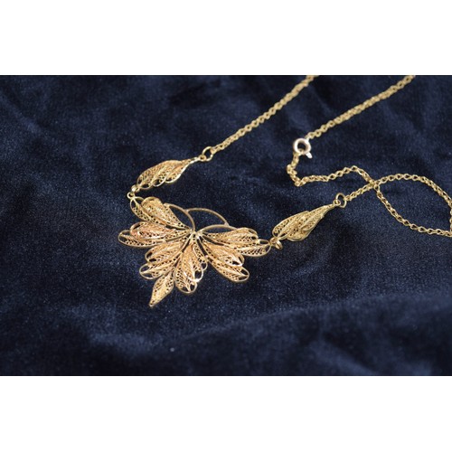 151 - ContinentalCirca 1960A palm leaf filigree necklaceWith fancy link back chainWeight: Approx. 11.8 gra... 