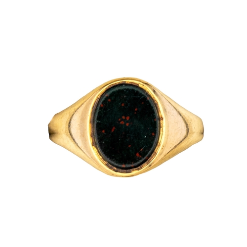 58 - BritishCirca 1960A 9 carat yellow gold and bloodstone signet ringRing size: MWeight: Approx. 2.88 gr... 