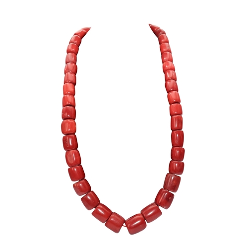 83 - 20th CenturyA red coral bead necklaceComprising 40 barrel graduated barrel shaped beadsDimensions: 5... 