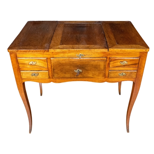 126 - Italian or French18th CenturyA lady's vanity deskDimensions:30.5 in. (H) x 32 in. (W) x 20 in. (D)... 