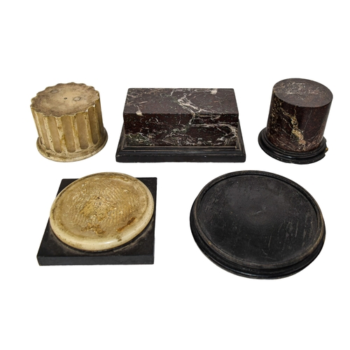 410 - ContinentalAntiqueA group of three decorative stone pieces, including one porphyry rectangular plint... 