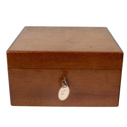 498 - BritishCirca 1970A walnut humidor