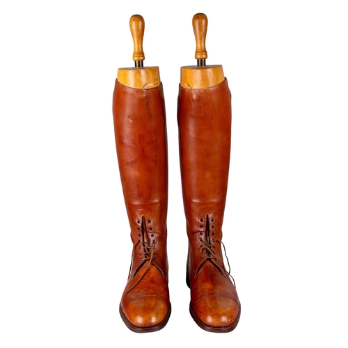 502 - BritishAntiqueA pair of brown leather riding boots by Tom Hill of Knightsbridge, with original woode... 