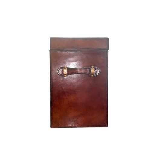 124A - 19th Century, Brown leather drinks case, for shooting.Includes wine cooler, cups and leather handle ... 